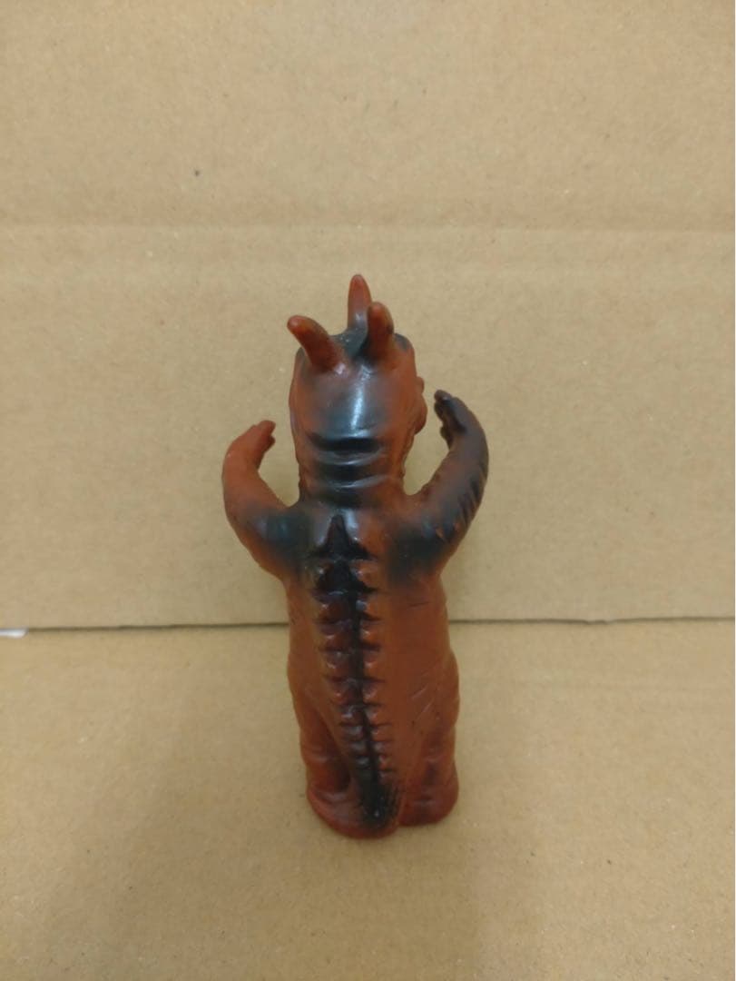 大里玩具　指人形　ネロンガ　ソフビ