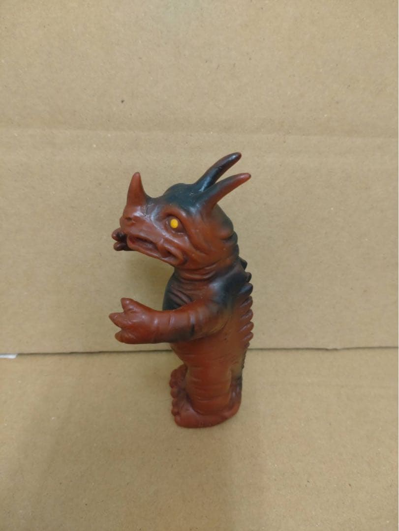 大里玩具　指人形　ネロンガ　ソフビ