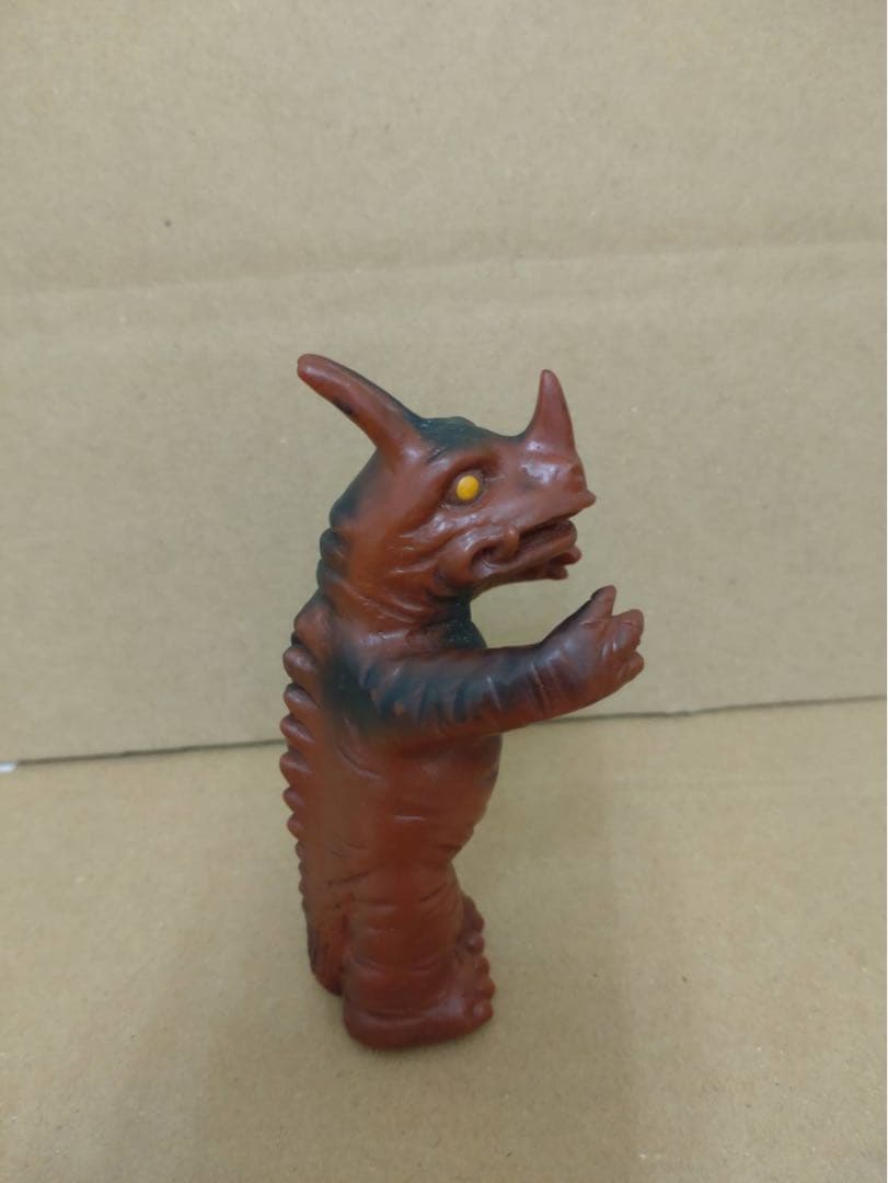 大里玩具　指人形　ネロンガ　ソフビ