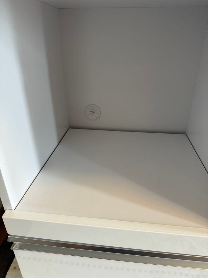 ホワイト食器棚 ガラス扉付き 中型