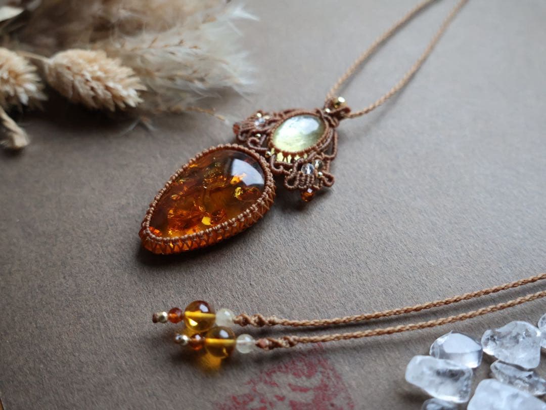 琥珀(花琥珀) ゴールドマイカ　マクラメ　ネックレス