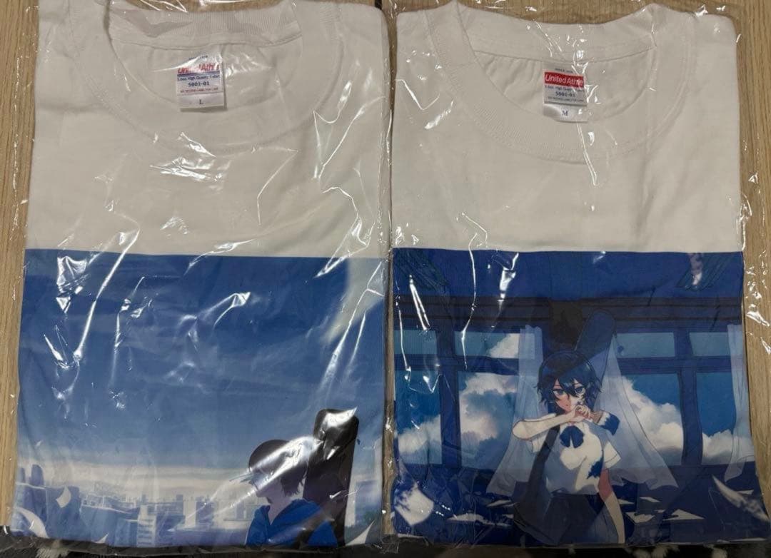 青い子 Tシャツ アクリルスタンド 直筆サイン入り色紙(1枚目は裏面の画像)