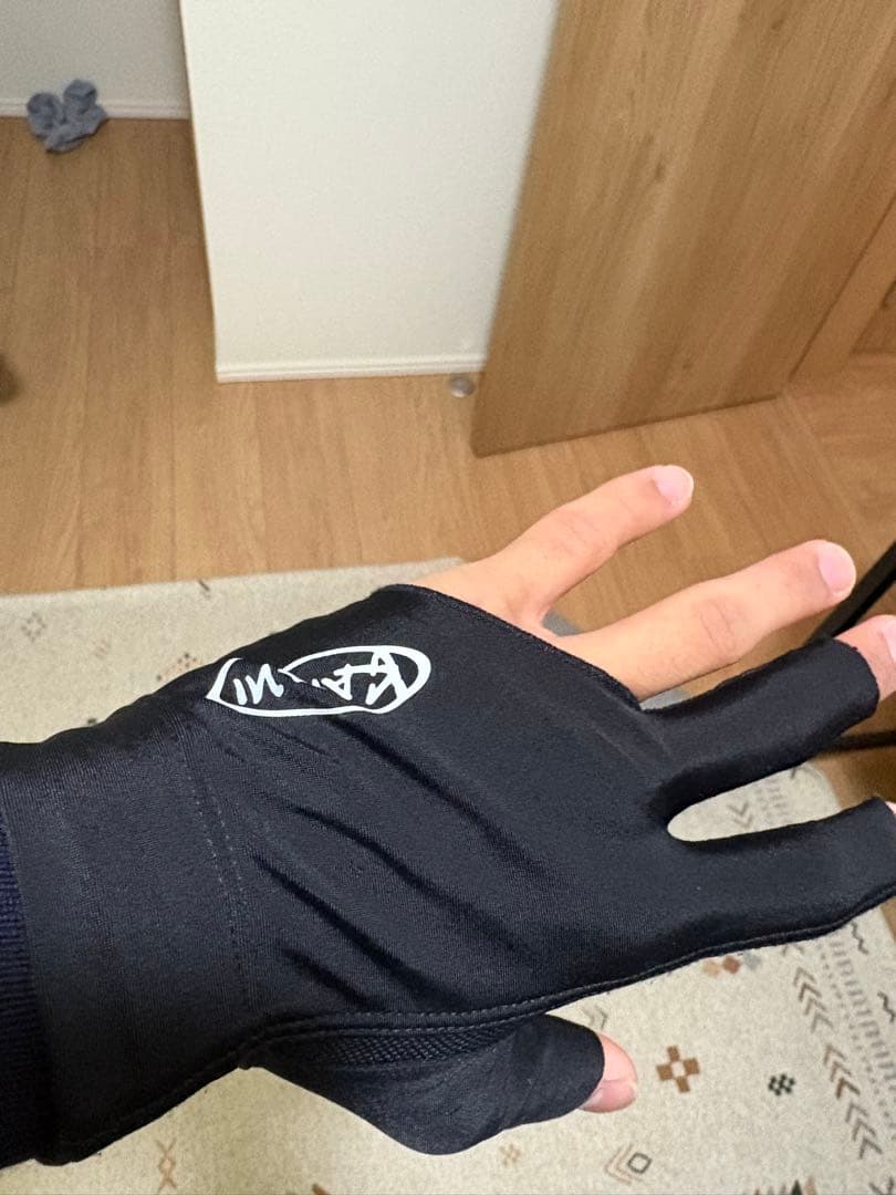 ビリヤードキュー 黒と木製