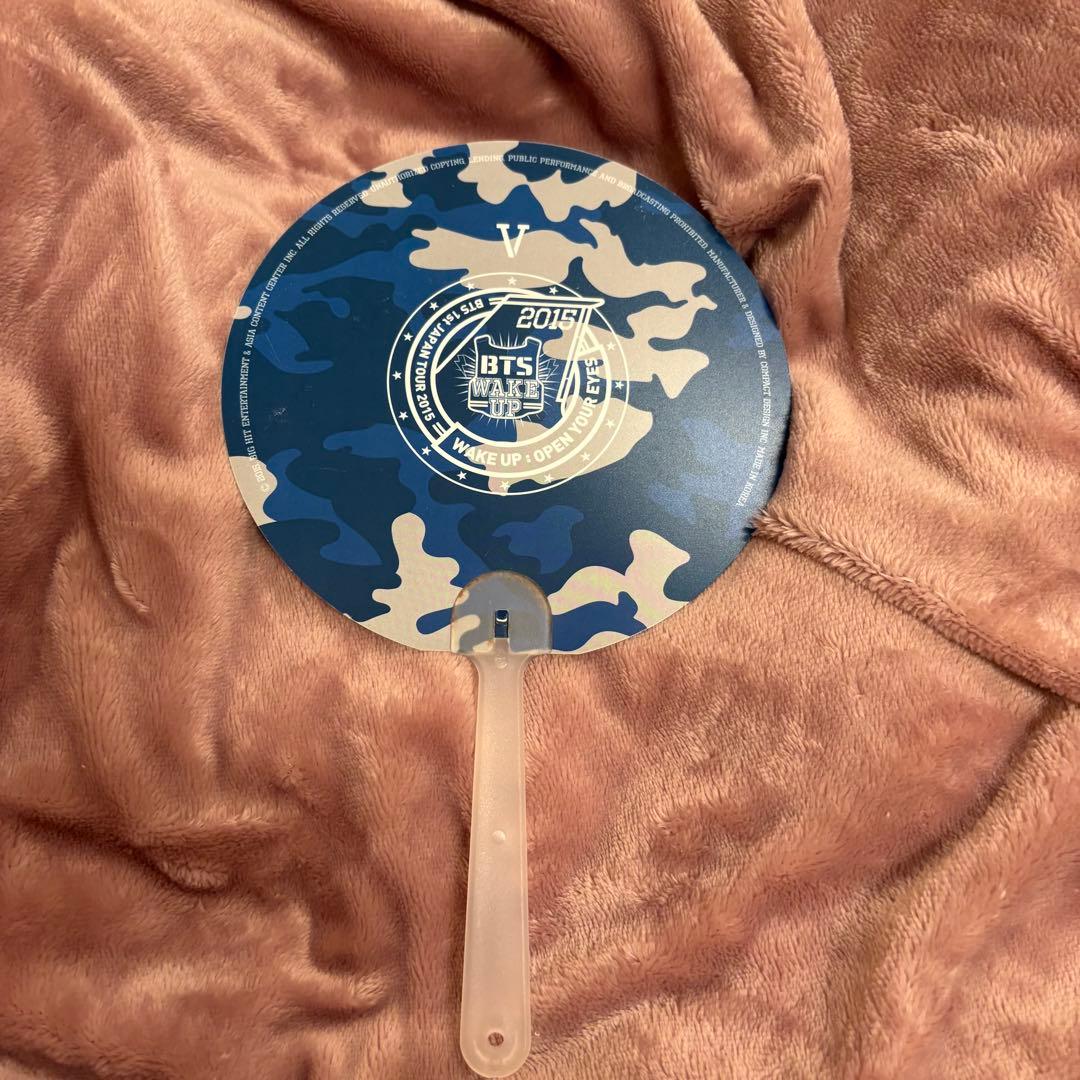 BTS V ミニうちわ マスター WAKE UP - メルカリ