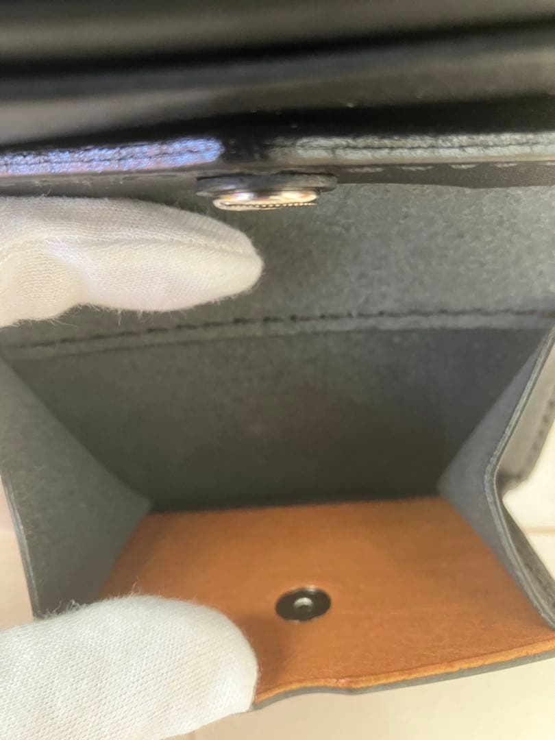 ブラック 栃木レザーコンチョボタン 三つ折り財布