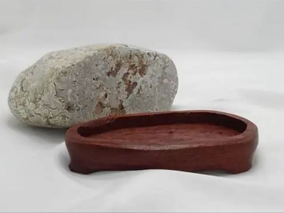 越前紋石　梅花石　鑑賞石　水石　自然石　両面磨き　2163g 花梨台座付　希少品