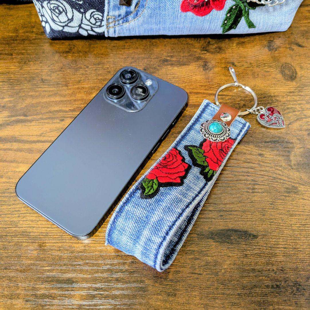 デニムリメイク 2wayトート｜薔薇×バタフライ刺繍・ポケットたくさん・底鋲付き