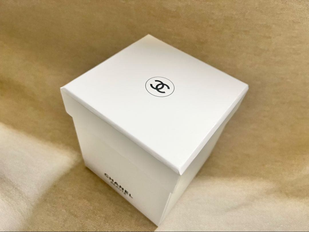 ☆シャネル⭐︎スノードーム2024⭐︎新品⭐︎箱ありカバー無し - メルカリ
