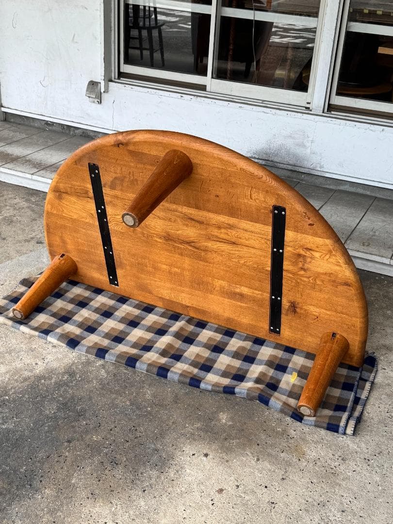 半円形リビングテーブル　３本脚　オーク無垢材　オイルメンテナンス済み