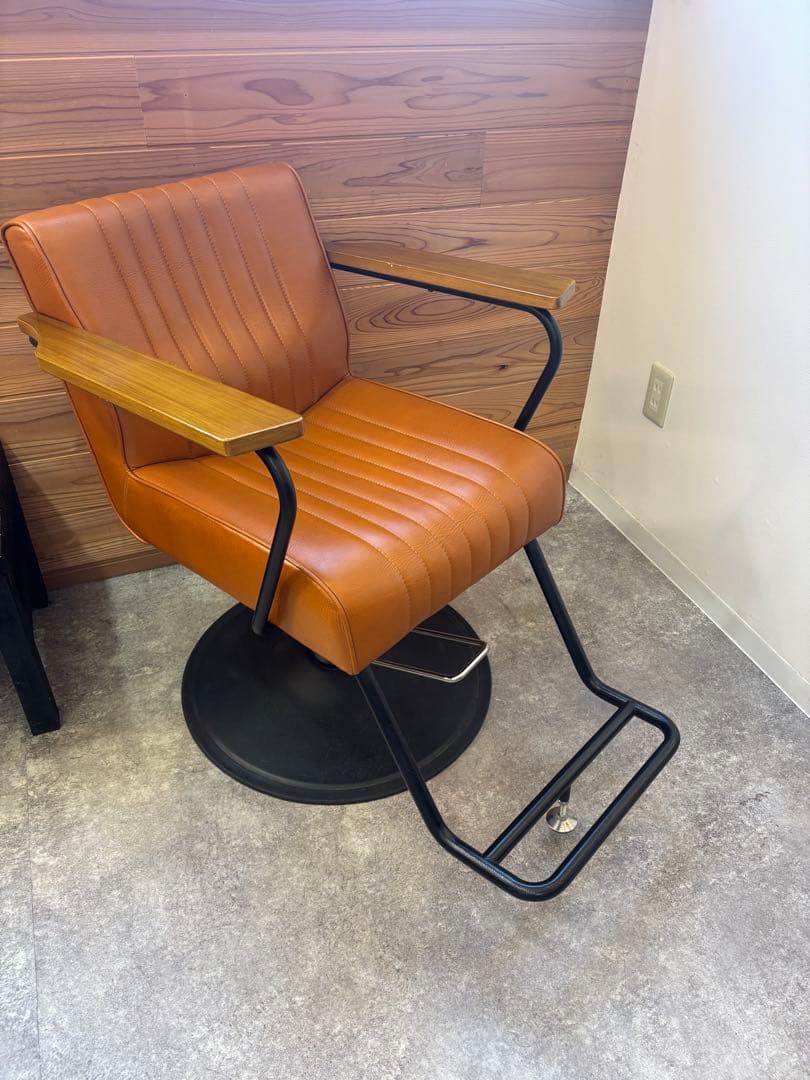 美容院　椅子　オレンジ色　※直接引き渡し可