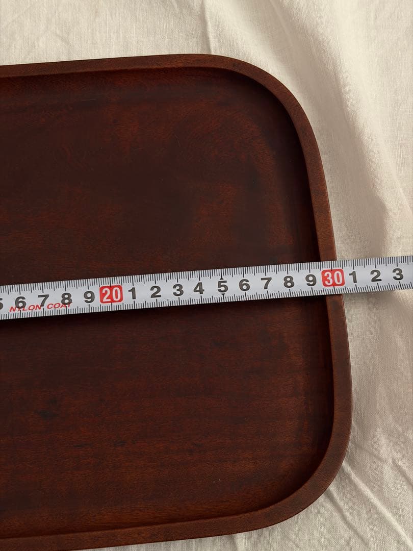 いい木味の木地盆 木製 角盆 膳 お盆 無垢材 桜文様彫刻 古道具 古民具