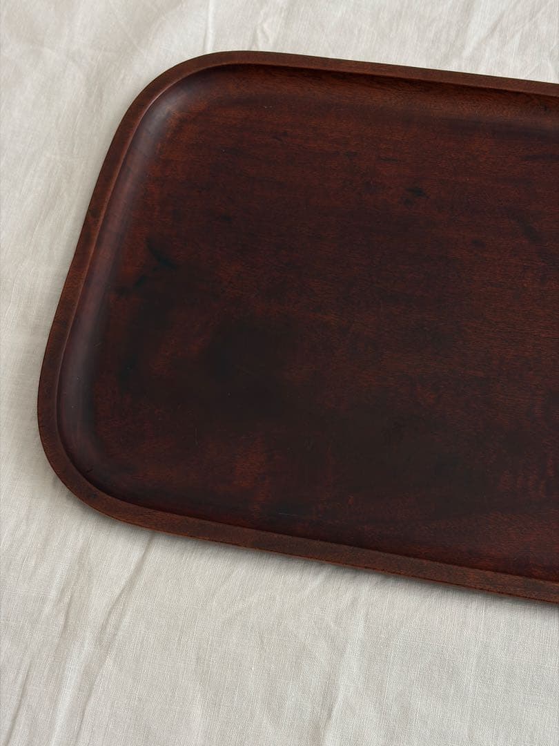 いい木味の木地盆 木製 角盆 膳 お盆 無垢材 桜文様彫刻 古道具 古民具