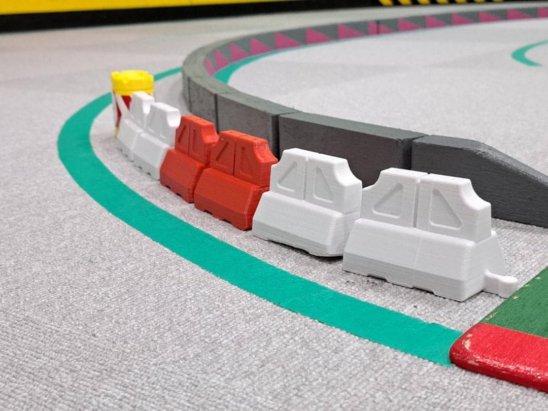 赤白バリケード　1/10RCサイズ　16個セット　WRC風　パイロン　ジオラマ