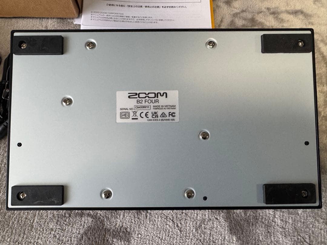 ZOOM B2 FOURマルチエフェクター中古美品