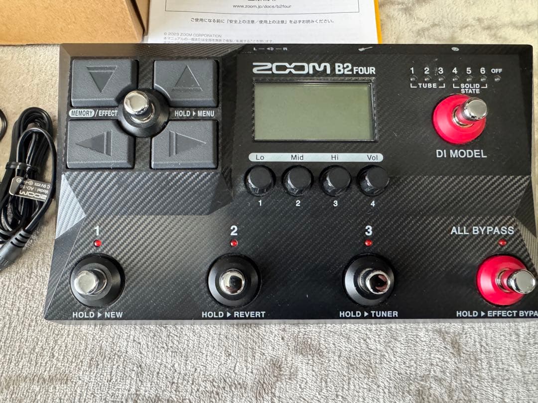 ZOOM B2 FOURマルチエフェクター中古美品