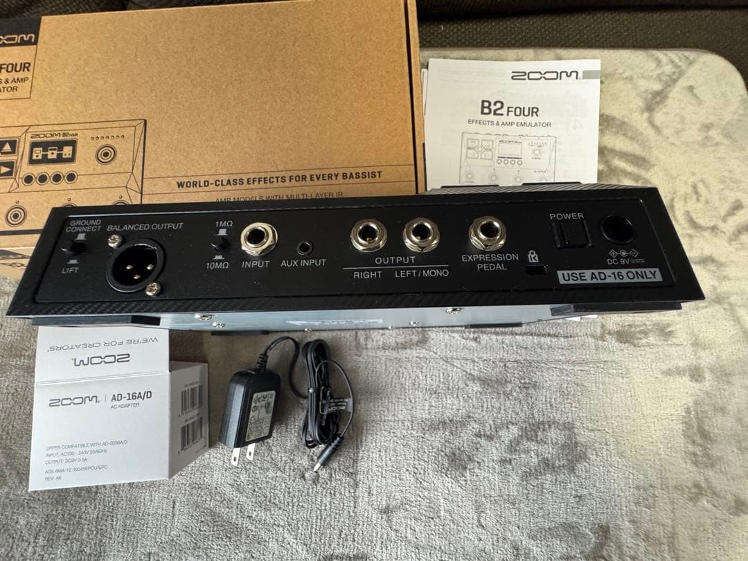 ZOOM B2 FOURマルチエフェクター中古美品