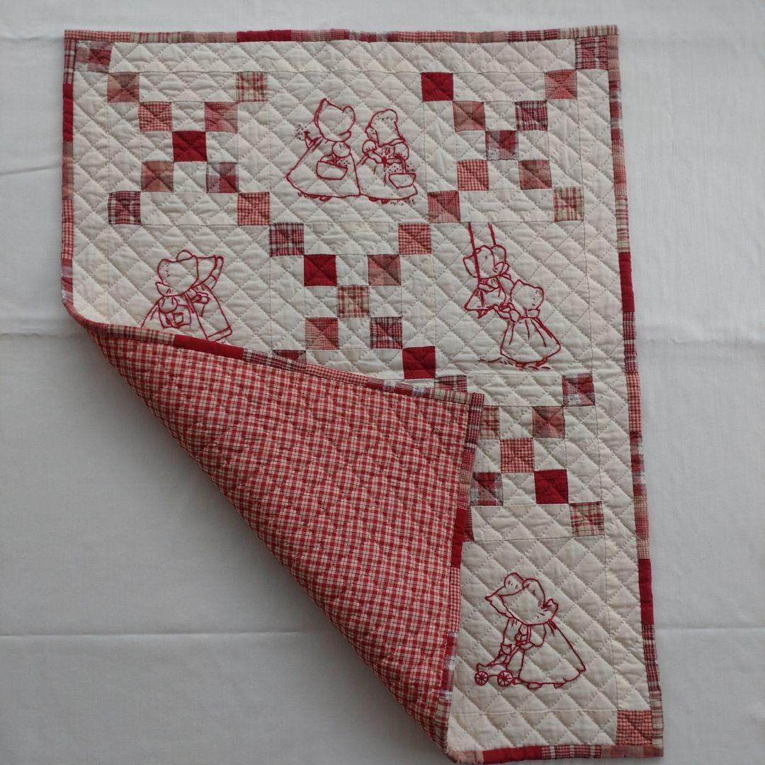 パッチワーク 刺繍 タペストリー スーちゃん 赤 - メルカリ