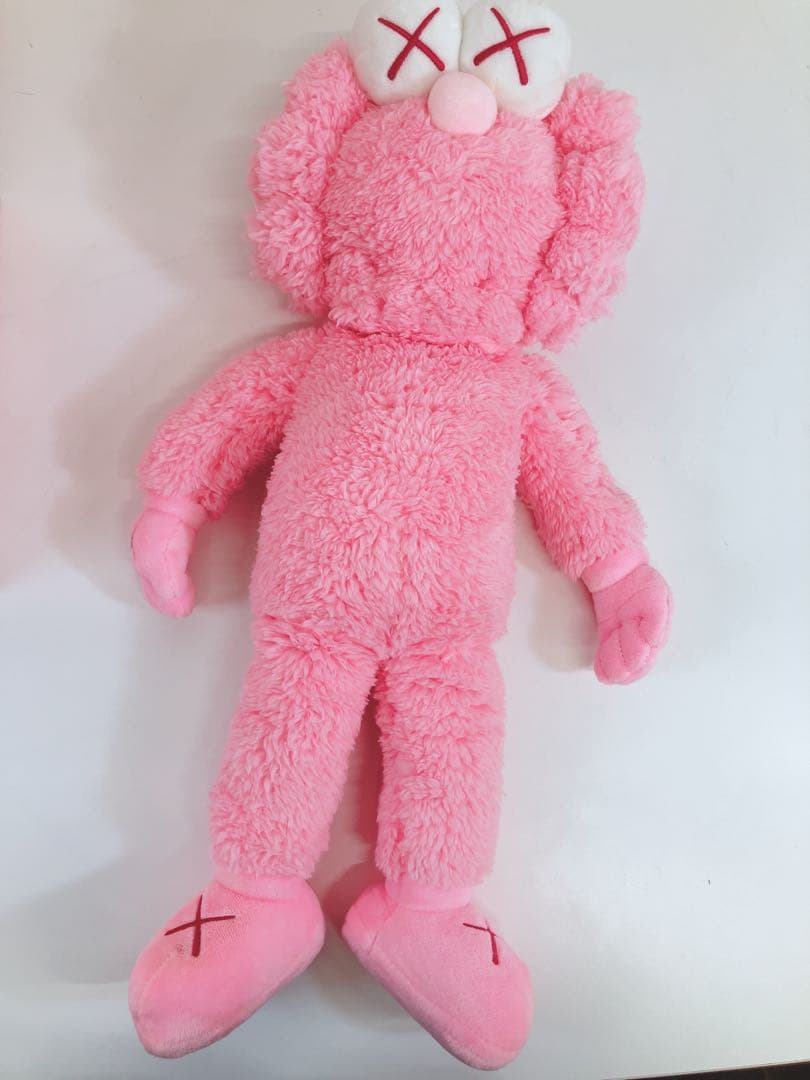 ☆Kaws BFF Pink Plush カウズ 世界3000体限定 ぬいぐるみ - メルカリ