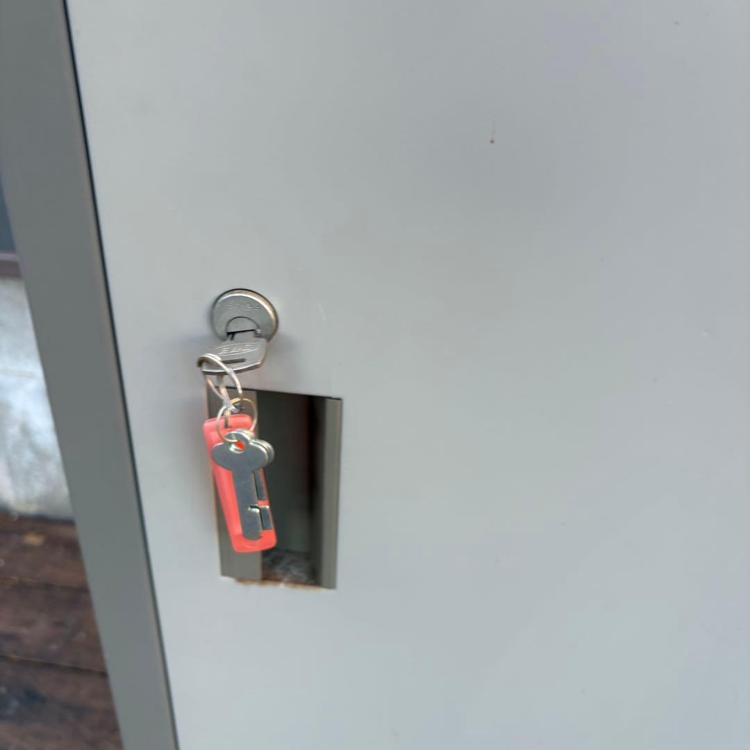 昭和レトロ コクヨ スチールキャビネット 鍵付き収納庫 引き出し付 書庫 グレー