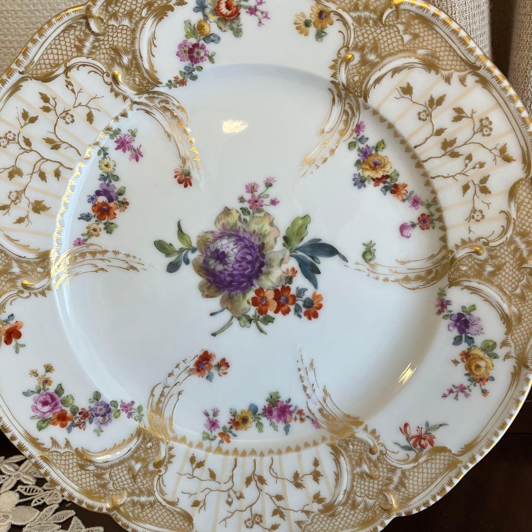 ベルリンKPM    アンティーク　麦わらギクのブーケ金彩プレート