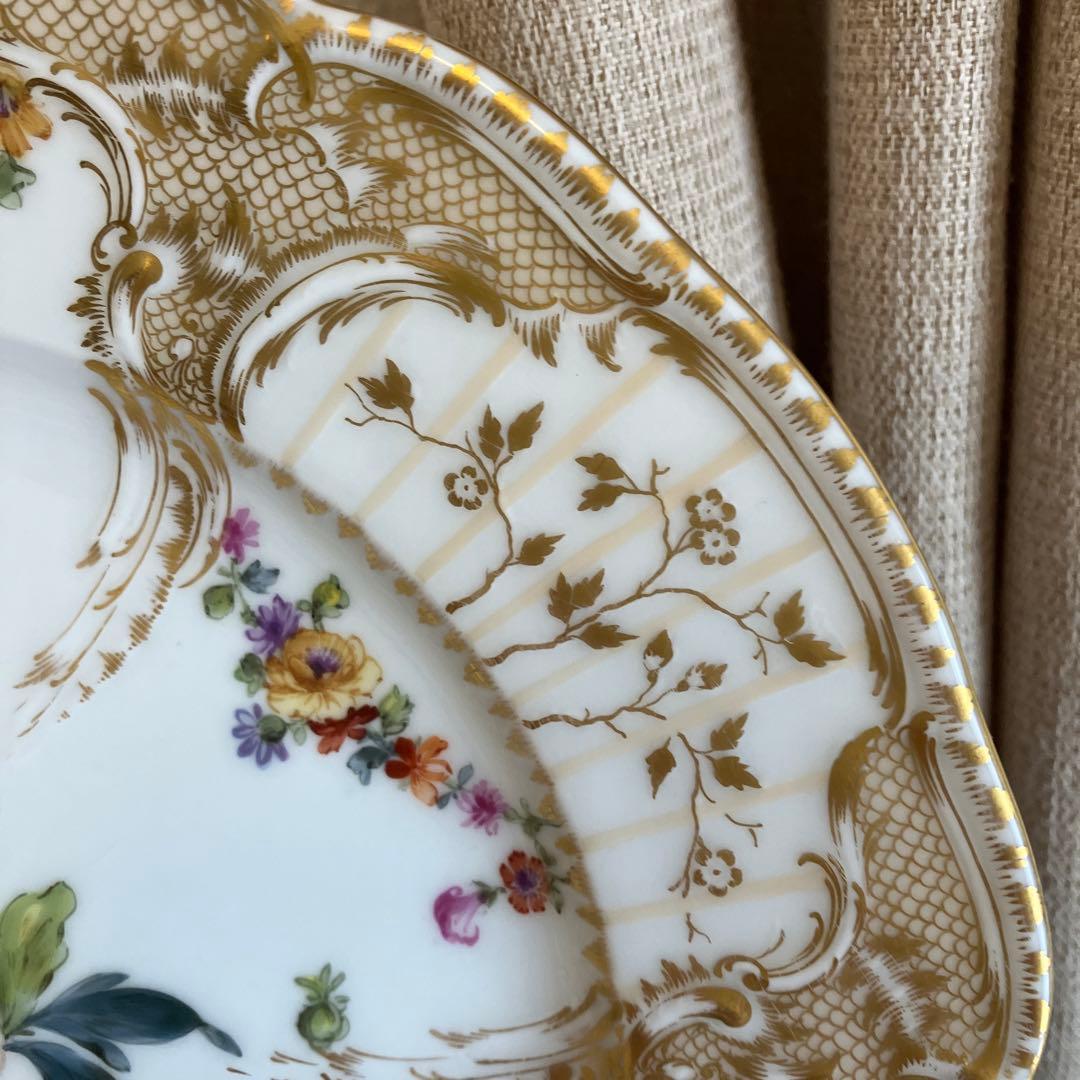 ベルリンKPM    アンティーク　麦わらギクのブーケ金彩プレート