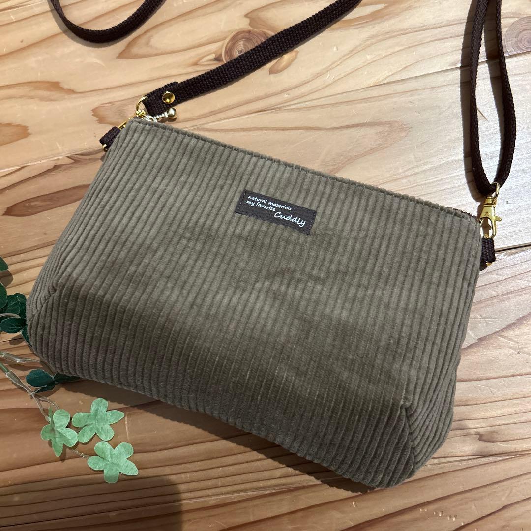 青の雪うさぎと桜の冬バッグチャーム レジン