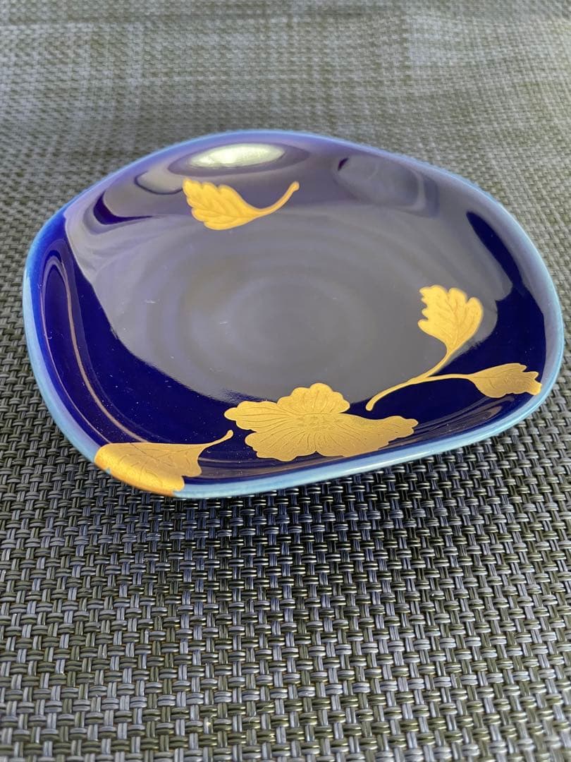 白山陶器　瑠璃金彩草花　大1枚小5枚