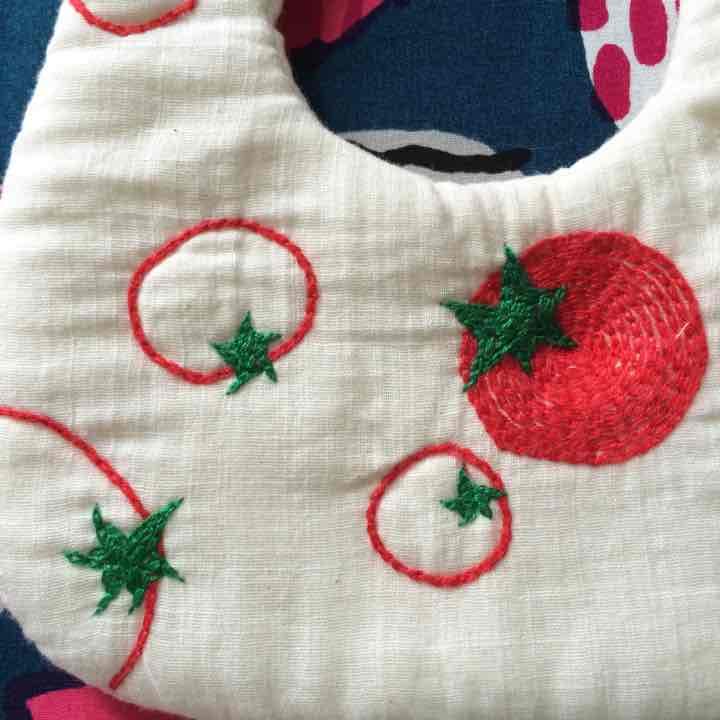 再販可能❀.(*´◡`*)❀.ふかふか刺繍スタイ＊tomato＊