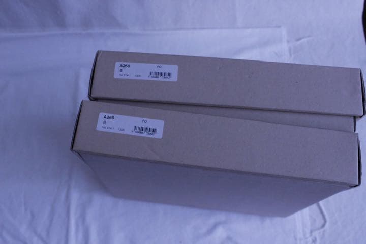 額縁　2 個販売となります。