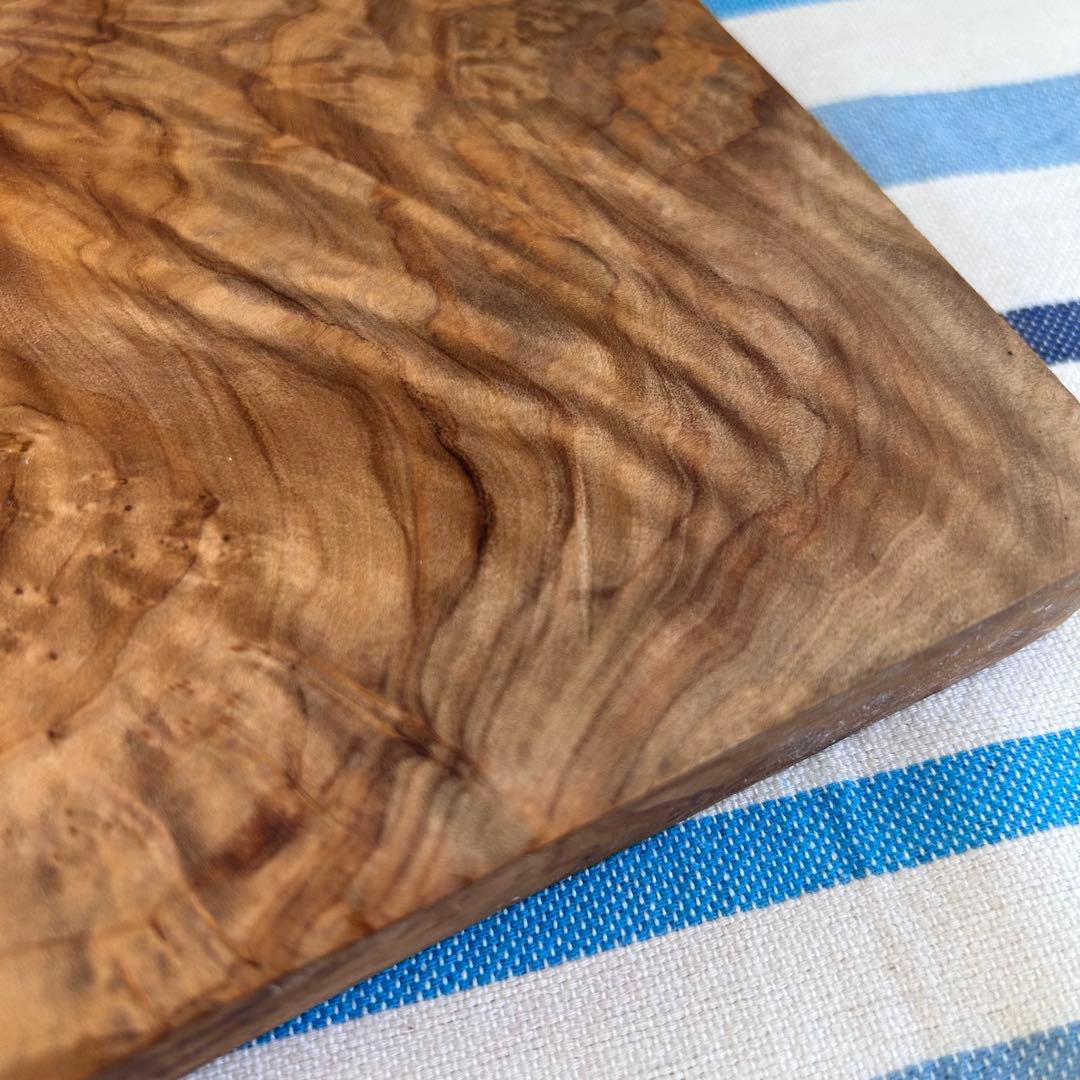 オリーブの木　プレート　繊細さがにじみ出る　約22cm