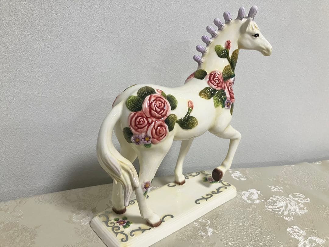 【新品】馬　置物　陶器　陶磁器　バラ模様