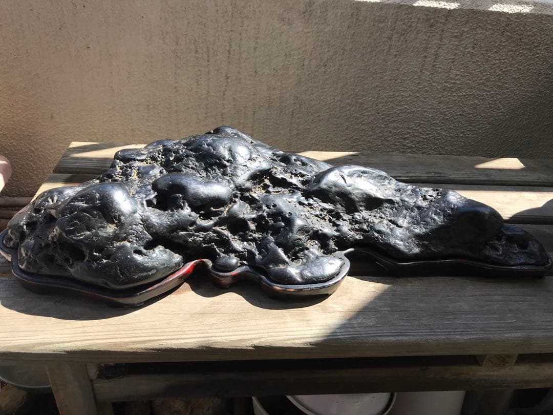 専用です。神居古潭石 本真黒 水石 重さ約8.3kg 木製台座 天然石 鑑賞石