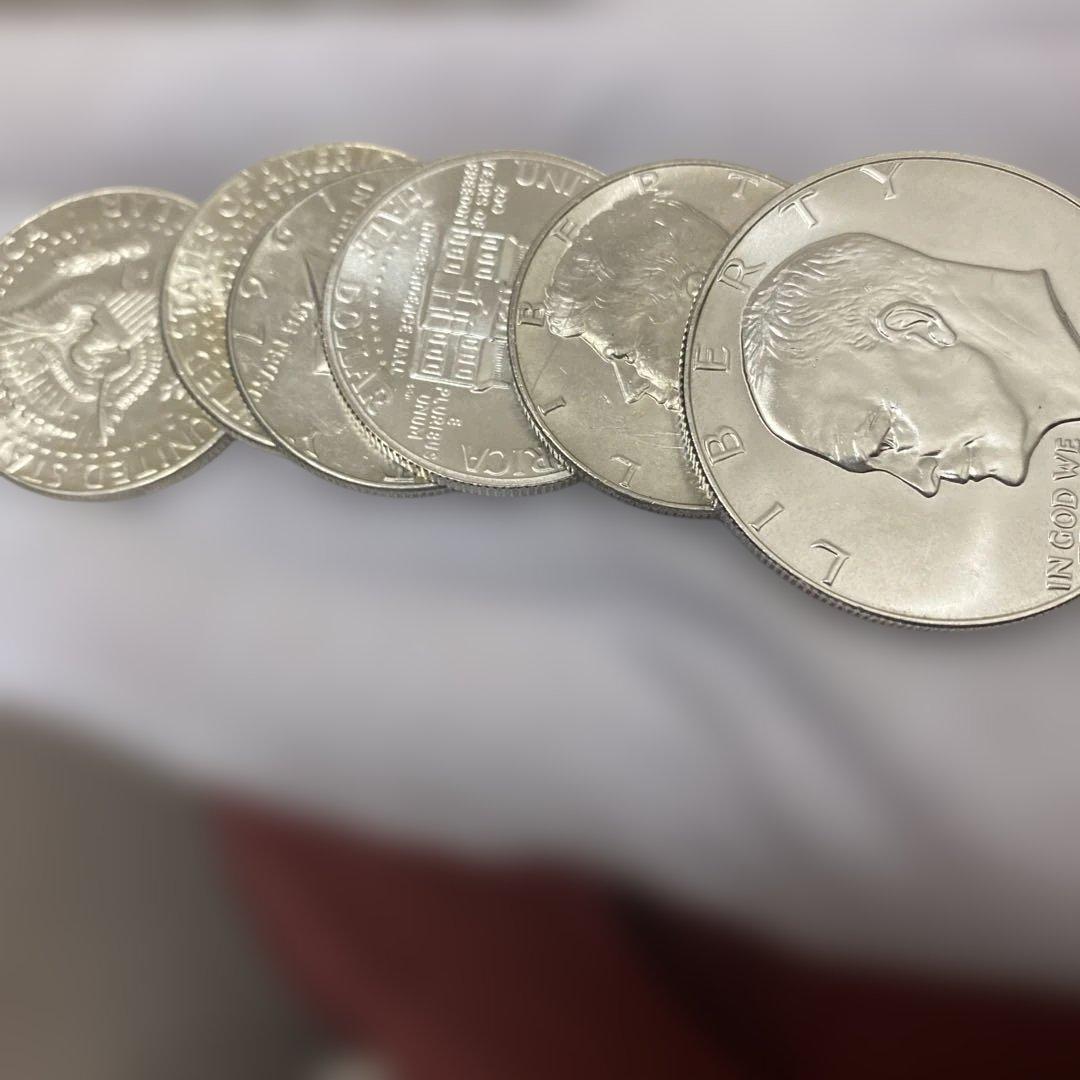 ケネディハーフダラー銀貨4枚・アメリカ建国200年銀貨1枚・リバティ1ドル銀貨♪