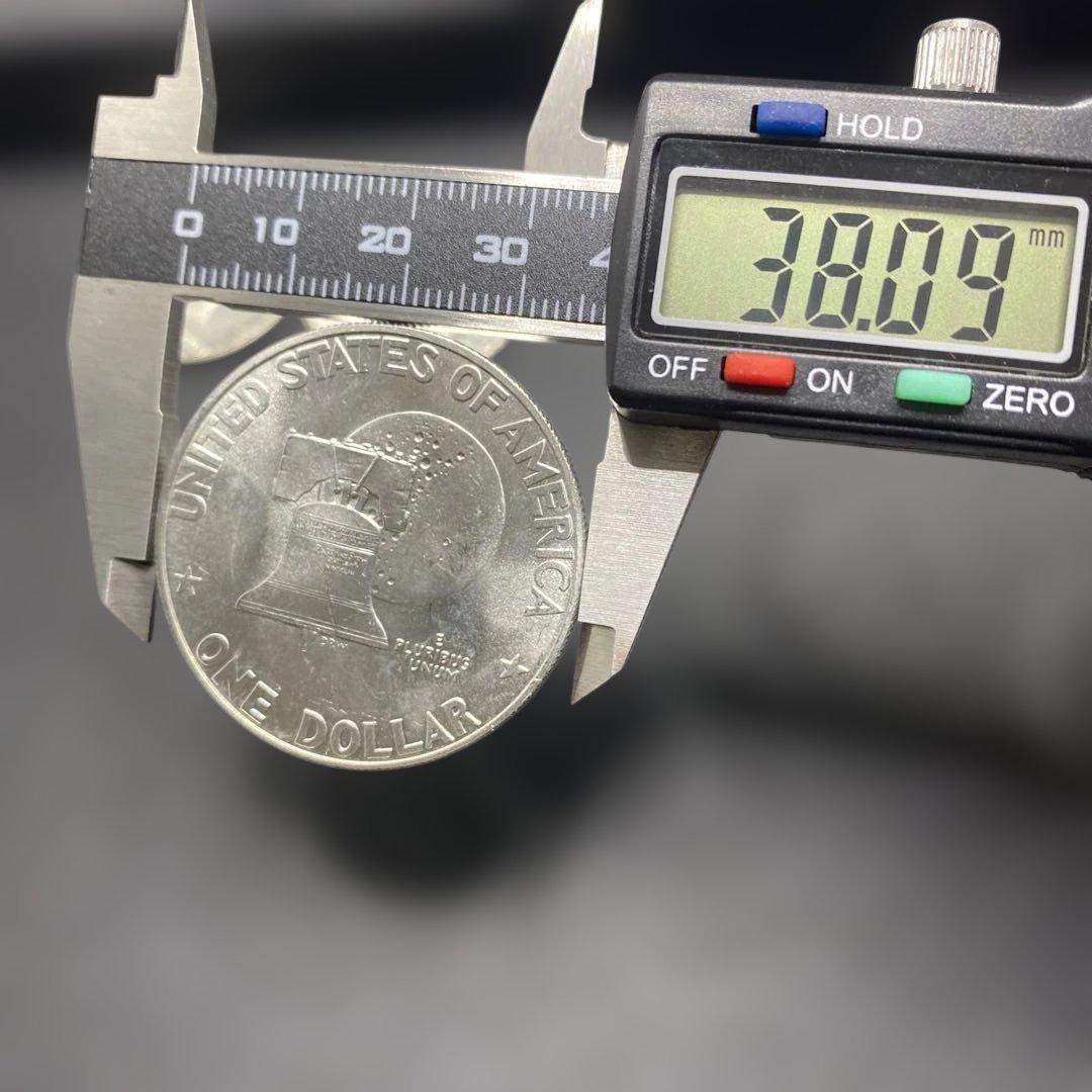 ケネディハーフダラー銀貨4枚・アメリカ建国200年銀貨1枚・リバティ1ドル銀貨♪