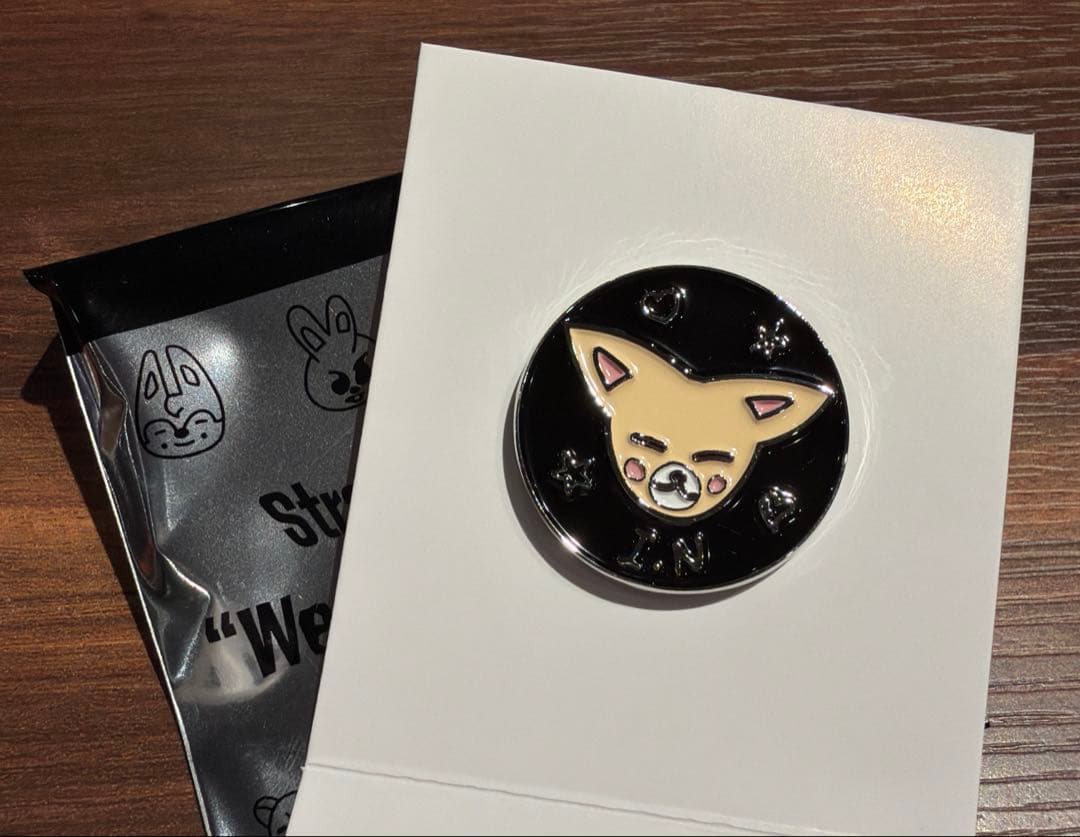 スキズ 展覧会 アイエン フォクシニー ランダムピンバッチ ①