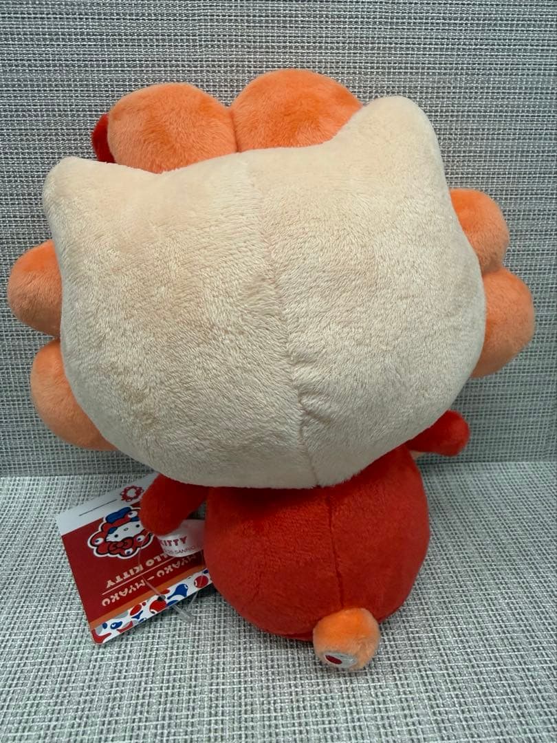 サンリオ　ミャクミャク　ハローキティ　ぬいぐるみMサイズ