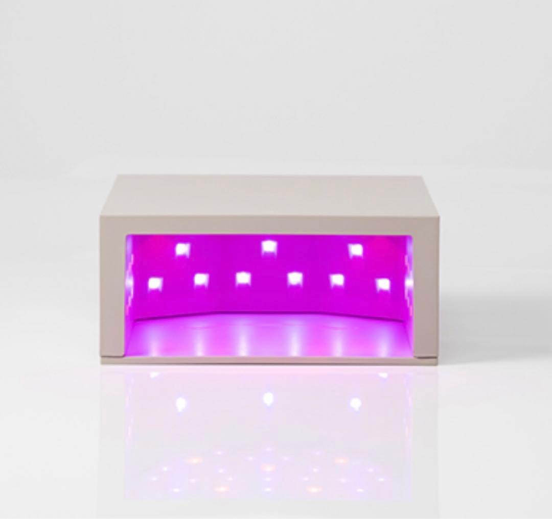 【美品】ｏｕｉ　ｎａｉｌｓ（ウィ ネイルズ)/ネ イルライト/美容機能付き