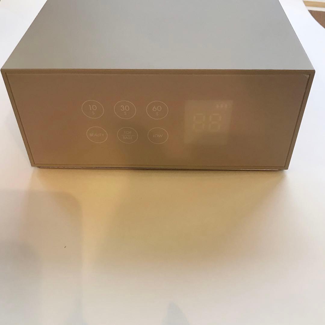 【美品】ｏｕｉ　ｎａｉｌｓ（ウィ ネイルズ)/ネ イルライト/美容機能付き