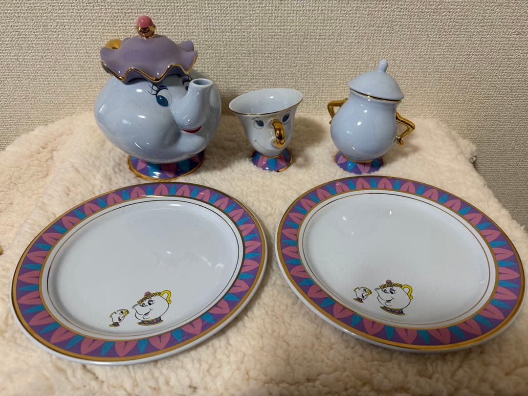 美女と野獣　時計　ライト　ポット夫人　チップ　お皿　コグスワース　ルミエール