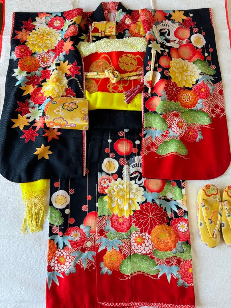 七五三に★京都　九重　黒地に鶴丸文と四季花々　アンティーク調　7歳着物セット
