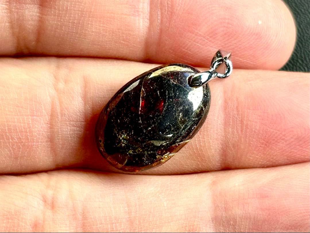 究極品質　絶大なパワーを宿す聖なる魔石　幻のトータスシェル・スファレライトのPT