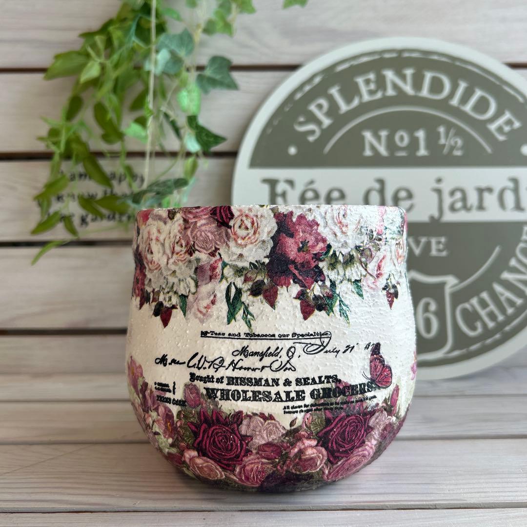 リメイク鉢 4号ふっくら丸鉢 白色たまごを抱いたうさぎさん とローズ