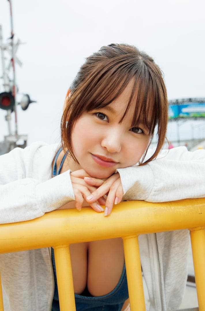 本郷柚巴A4サイズピンナップ12枚 - メルカリ