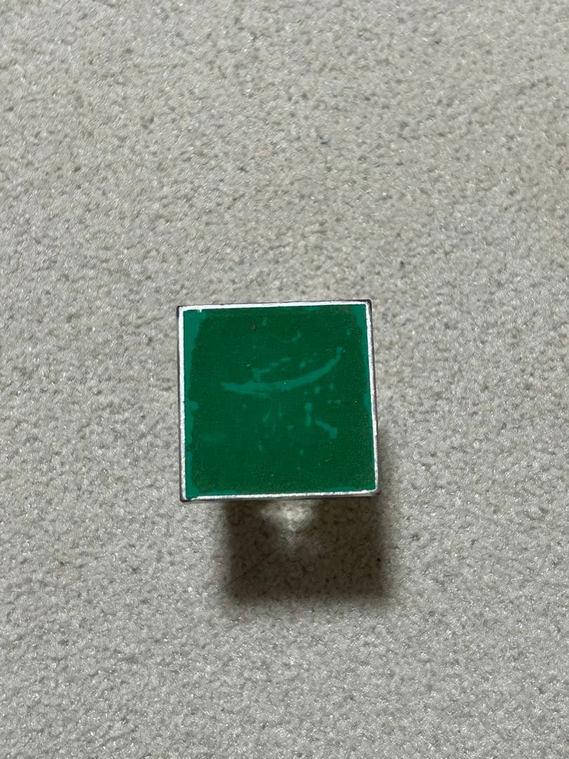 カラフルなクリスタル風置物