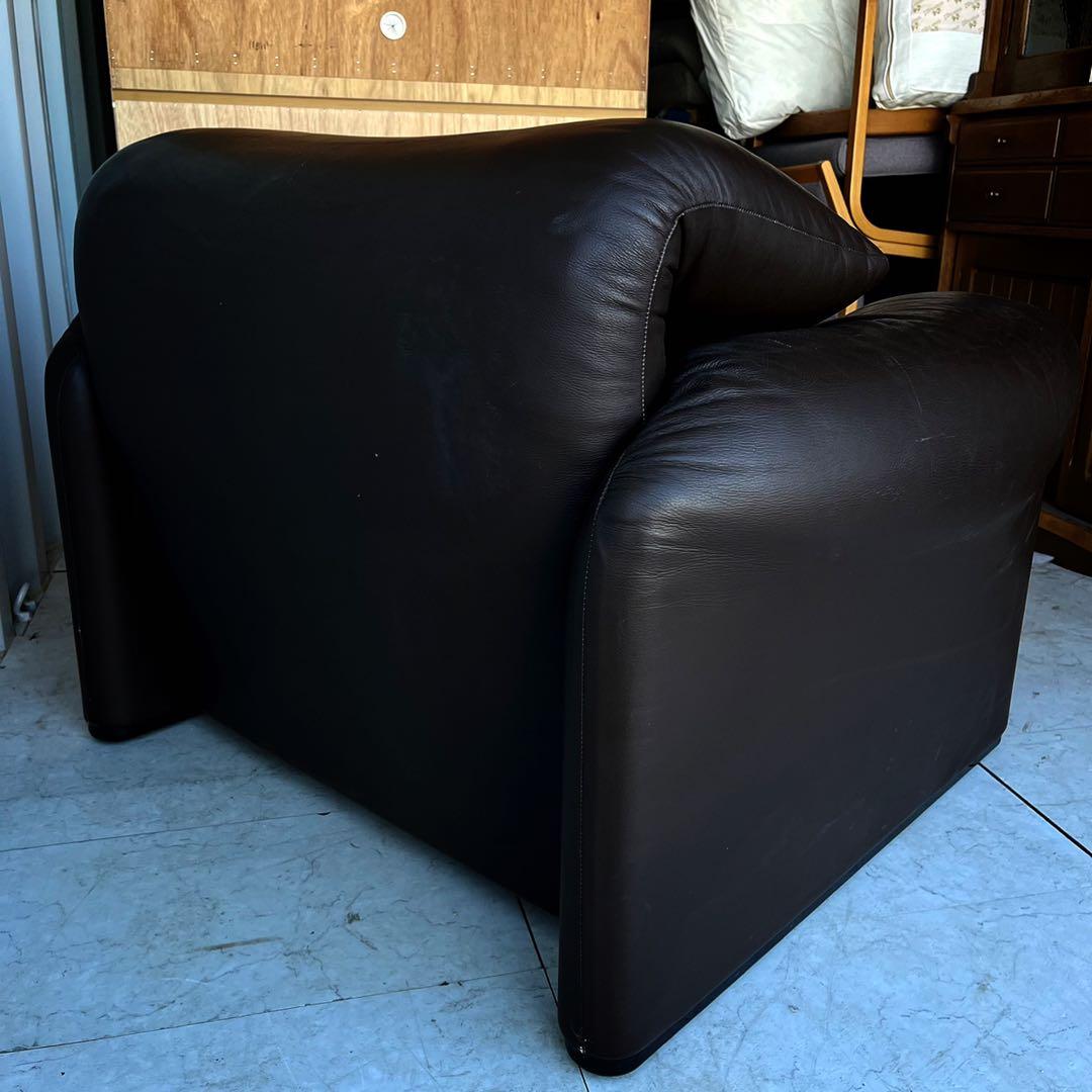 取付無料！カッシーナ マラルンガ ダークブラウン本革シングルソファ✨