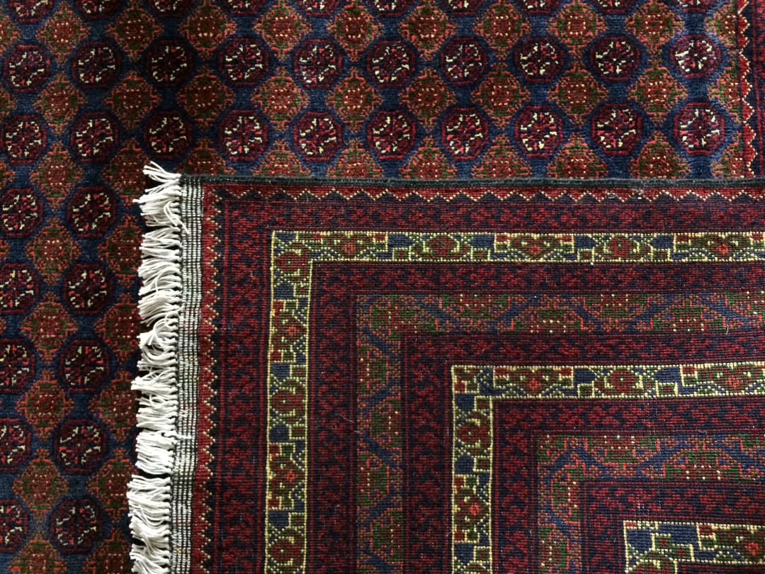 絨毯の女王ーホジャロシュナイ(274cm x 182cm)