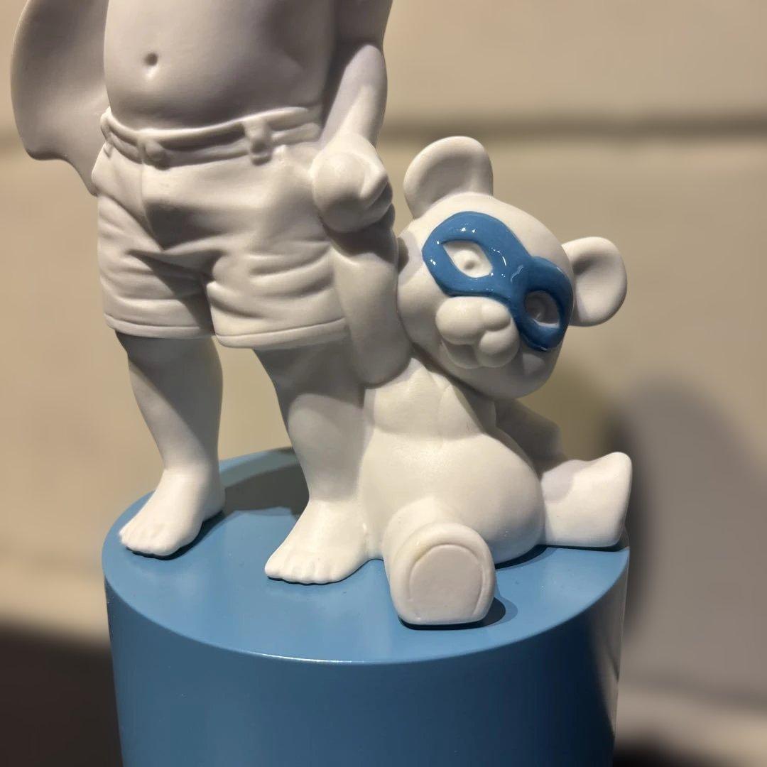 リヤドロ 『強いんだぞ！』