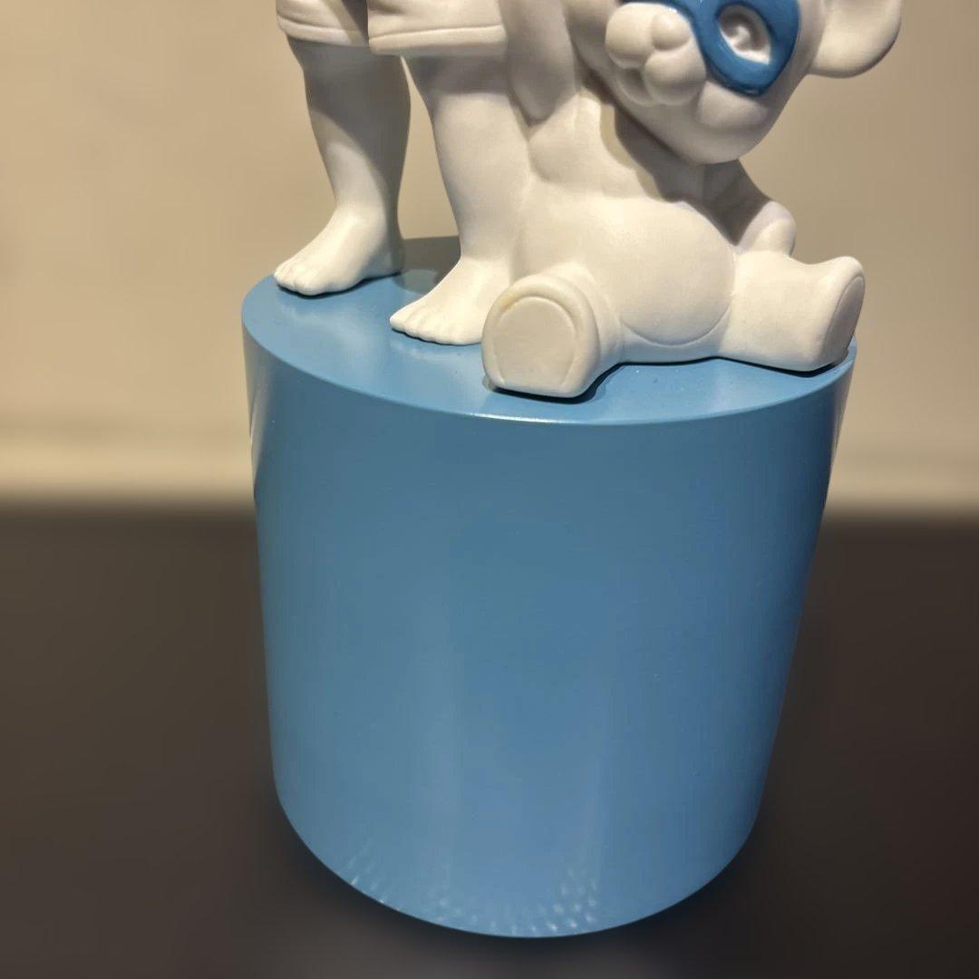 リヤドロ 『強いんだぞ！』