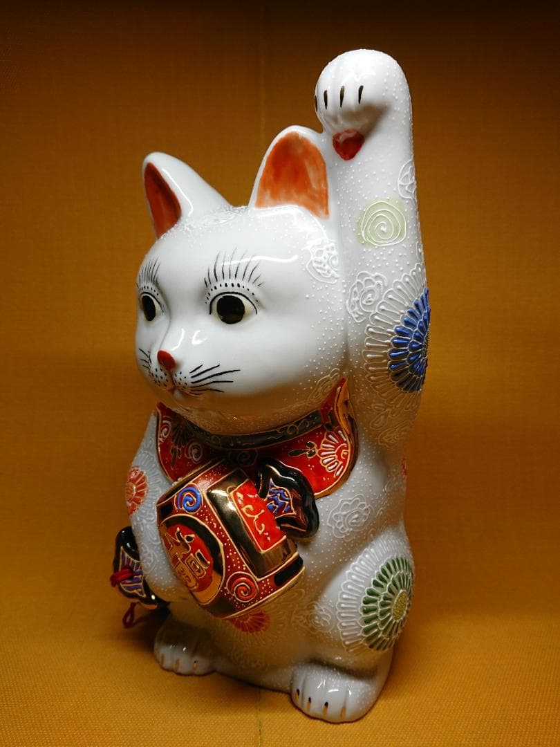 【美品】ネコ　白猫　招き猫　九谷　置物　インテリア　工芸品　美術品　A1189