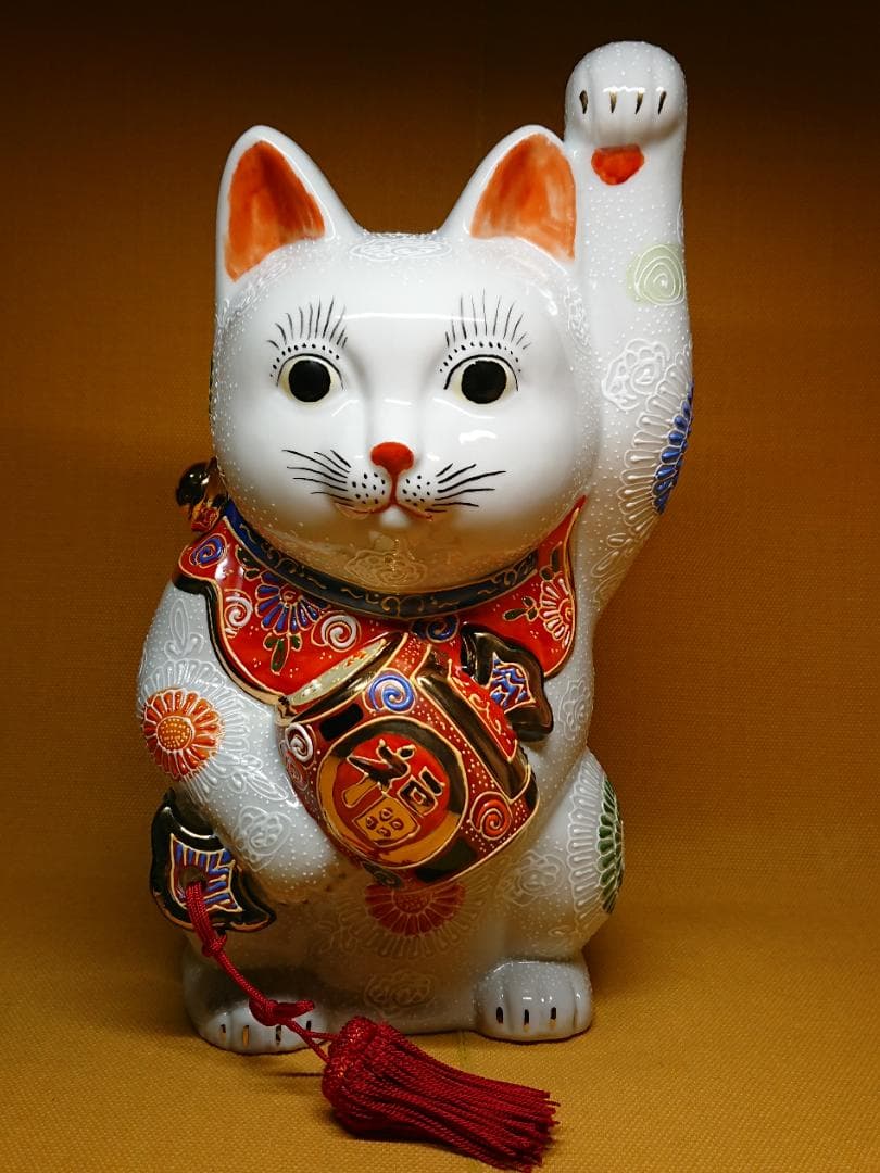 【美品】ネコ　白猫　招き猫　九谷　置物　インテリア　工芸品　美術品　A1189